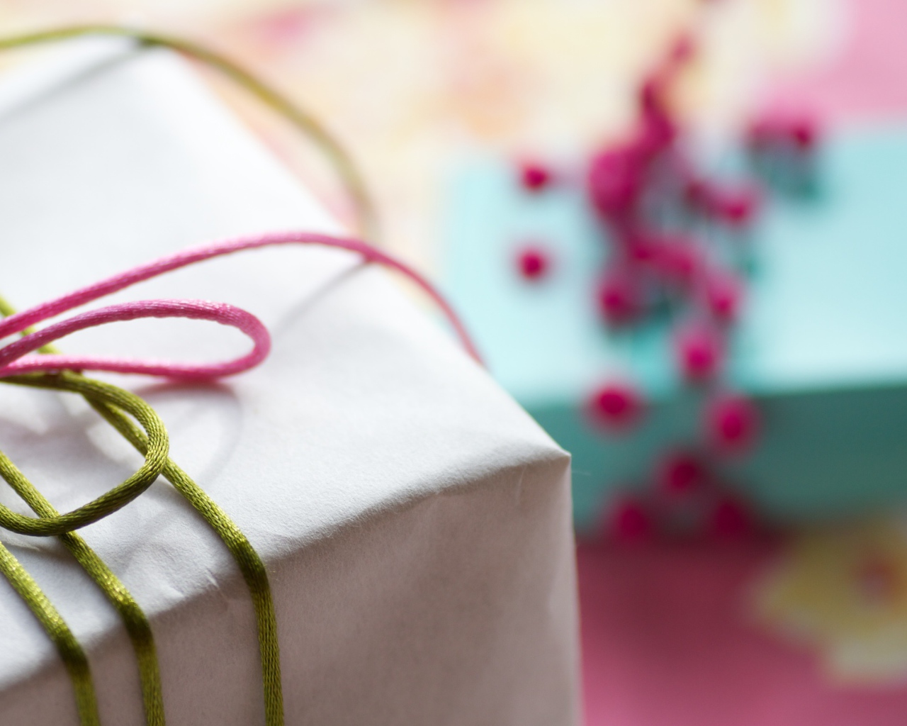 Край подарка на день рождения