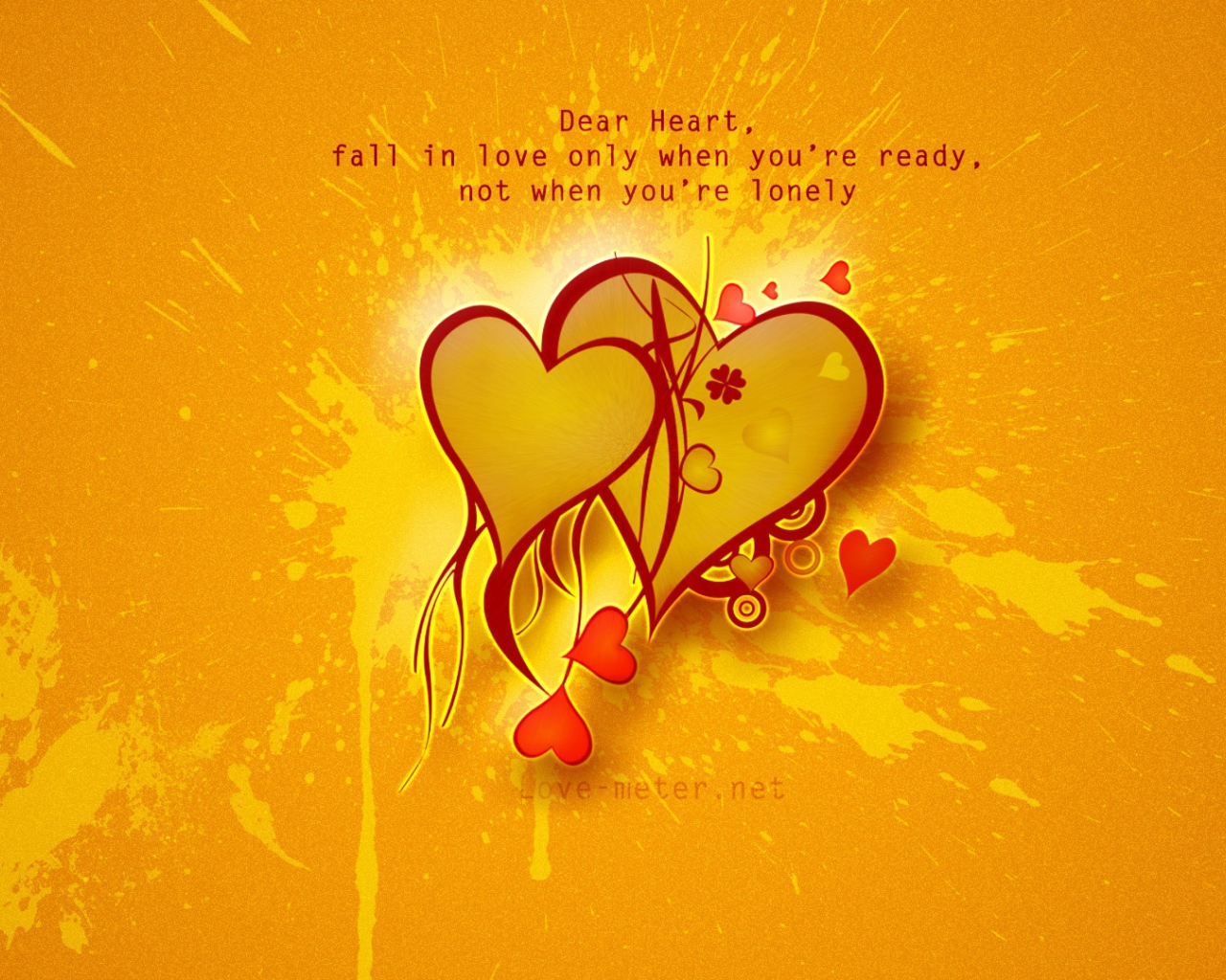 Сердце на день рождения на оранжевом фоне