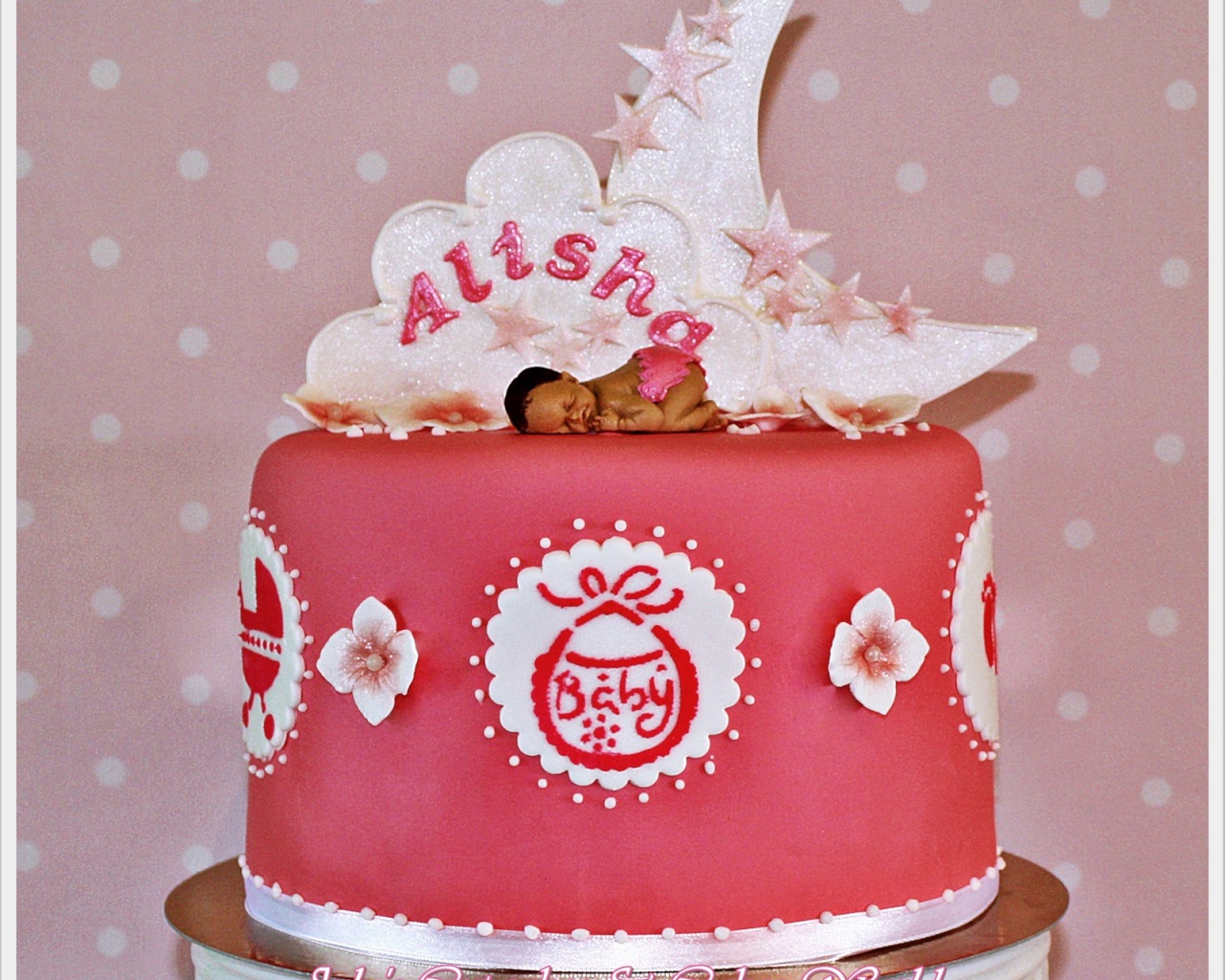 Розовый торт ко дню рождения