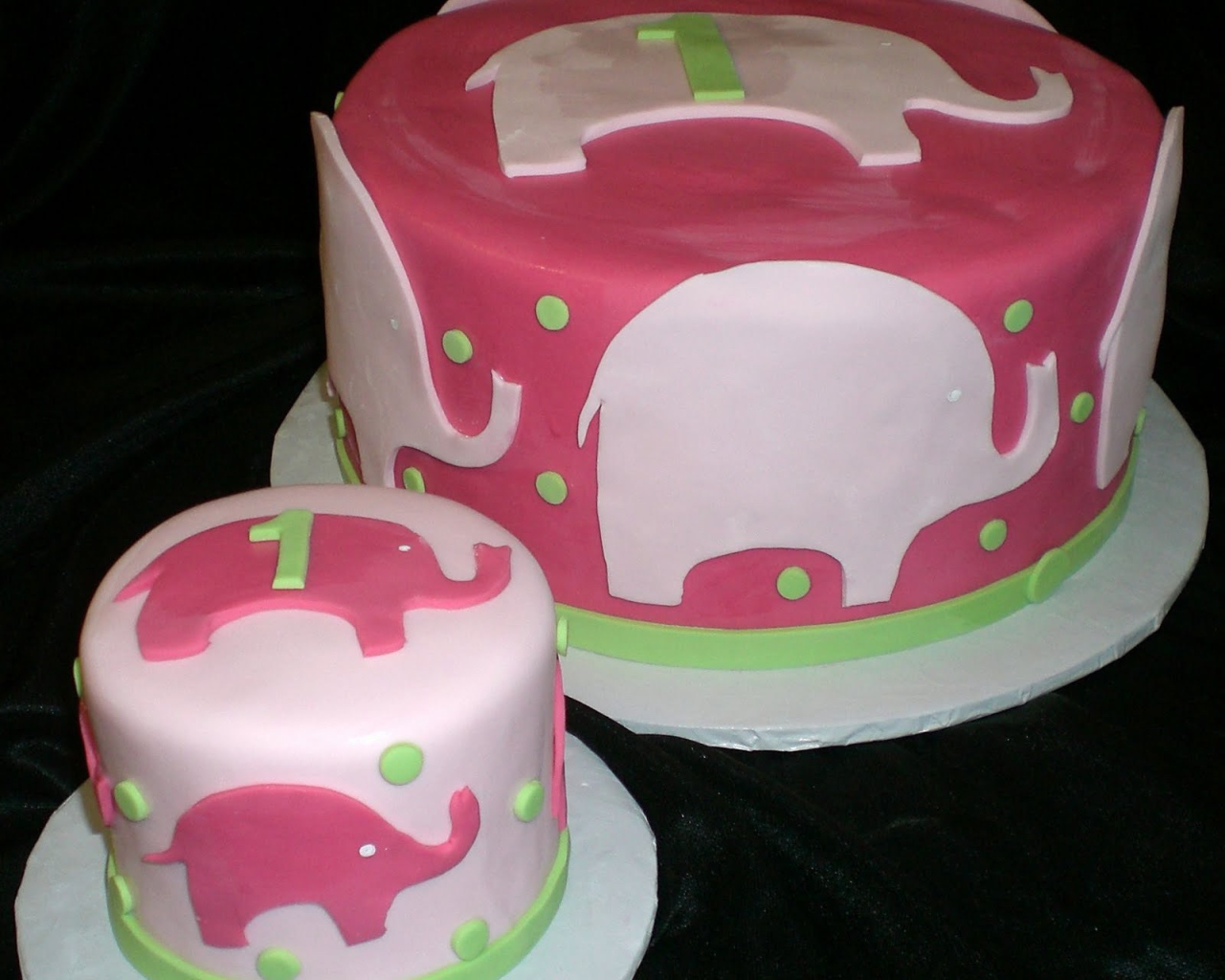 Розовый слон торт на день рождения