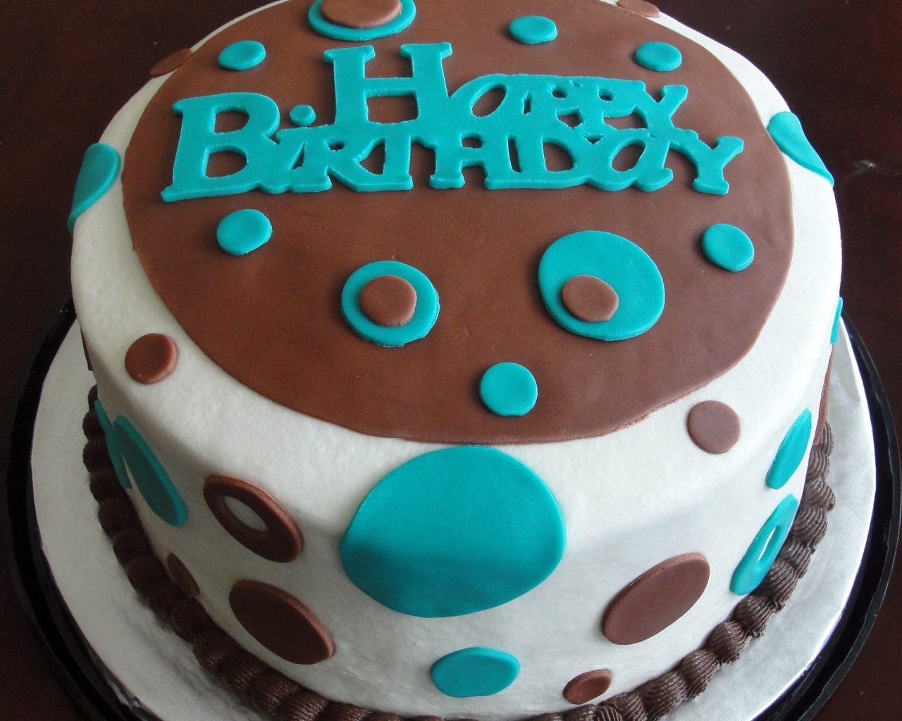 Бирюзовый и шоколадный торт на день рождения