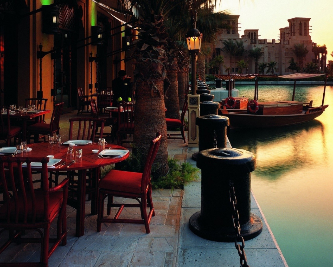 Кафе на побережье