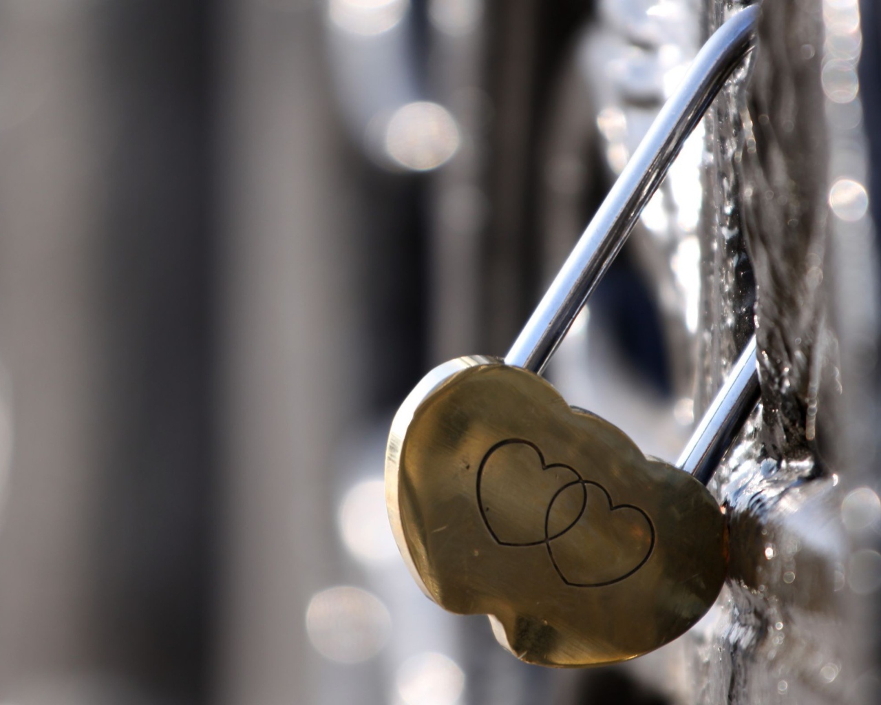 Сердечки на замке