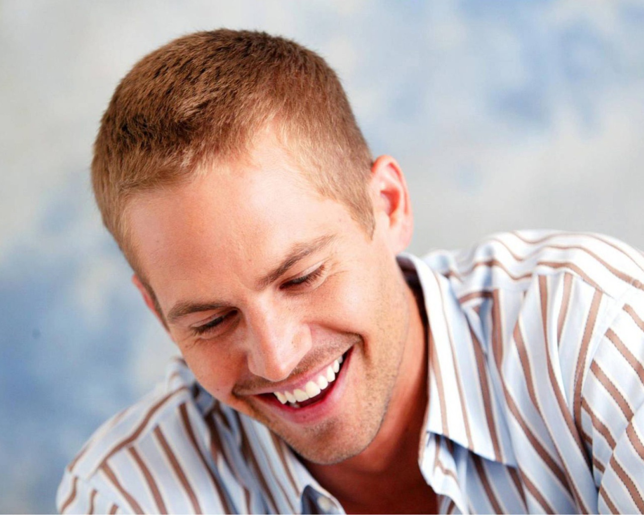  Пол Уокер с красивой улыбкой