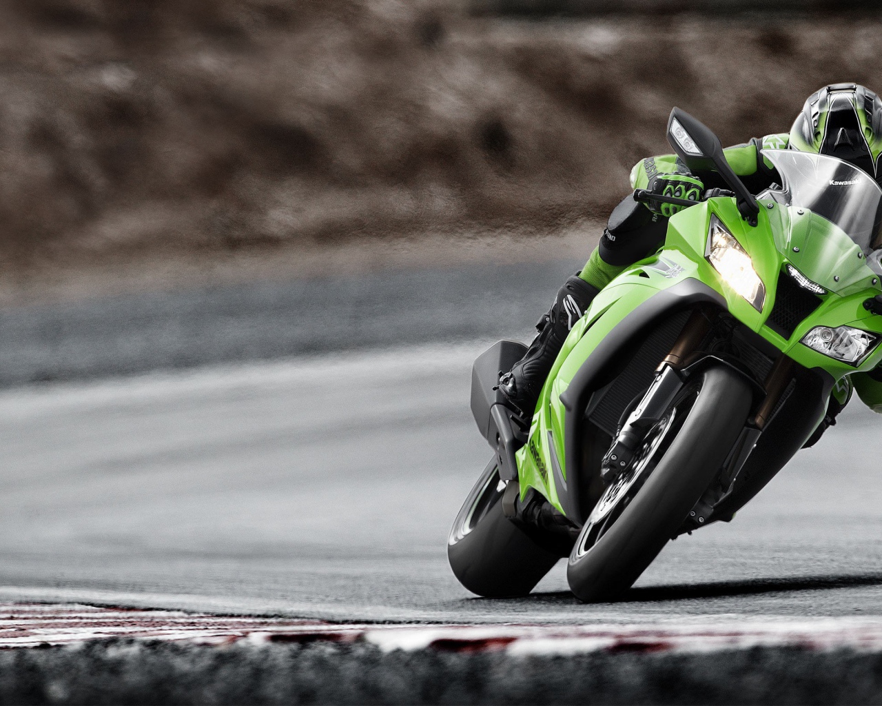 Кавасаки на повороте