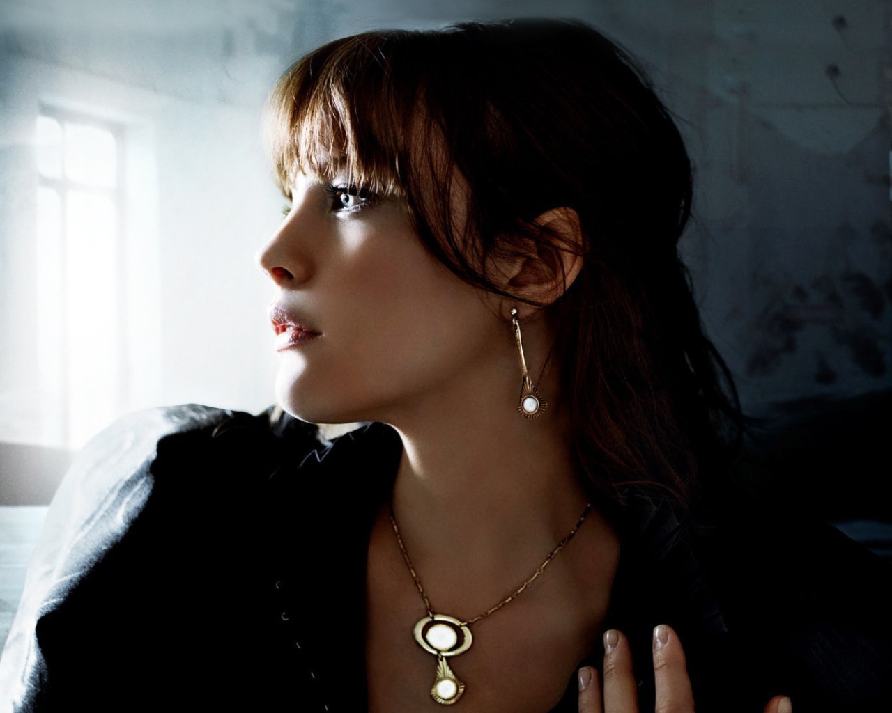 Актриса Лив Тайлер  брюнетка