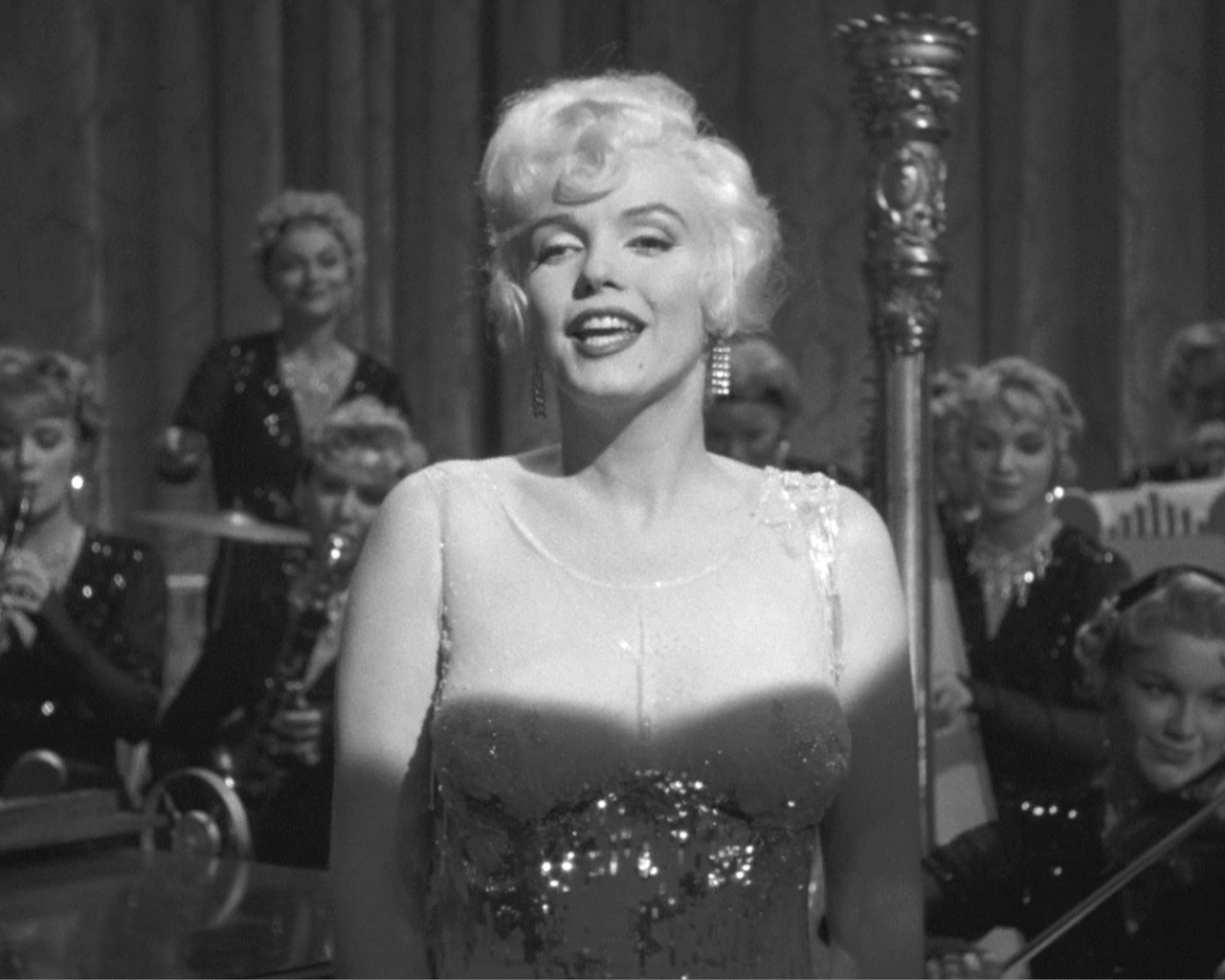 В джазе только девушки