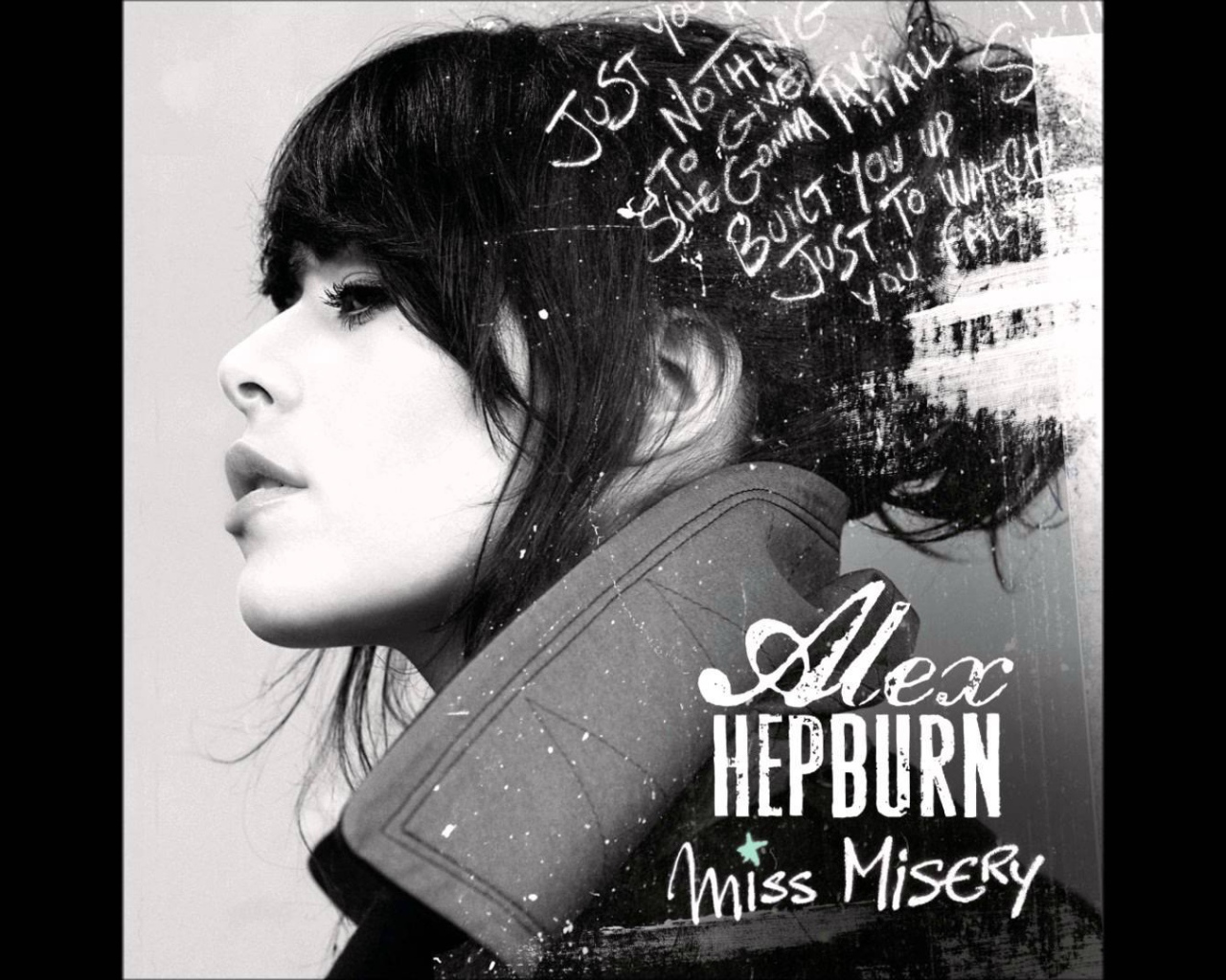 Alex Hepburn на черно-белом фоне