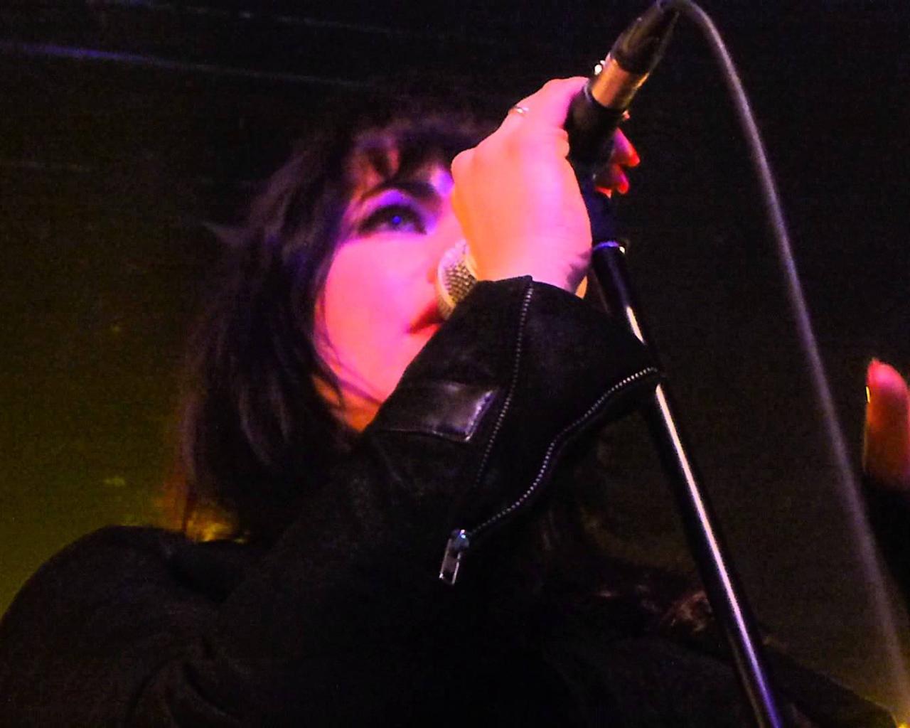 Alex Hepburn на сцене