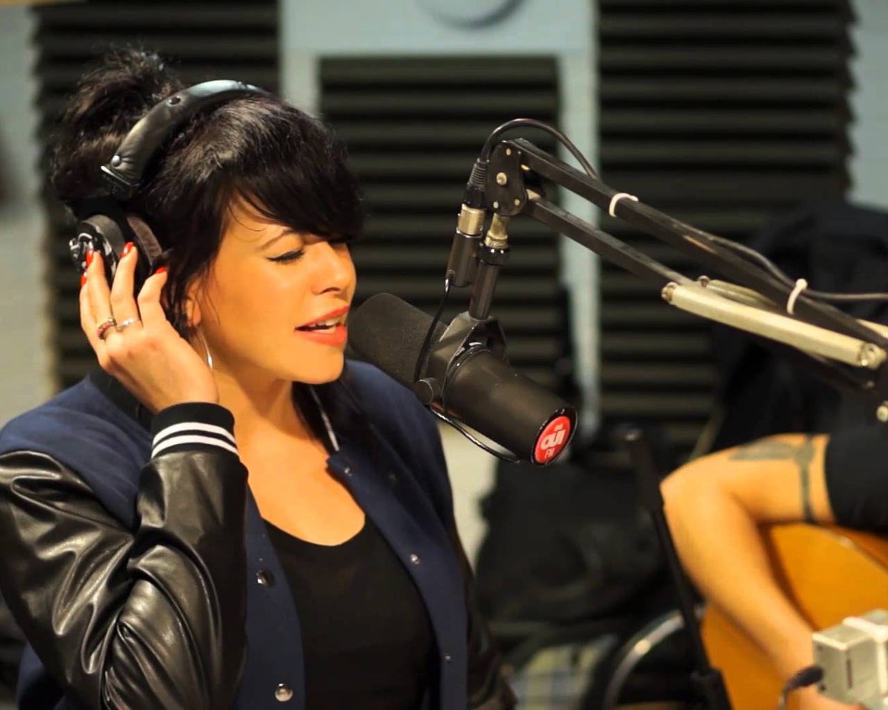 Alex Hepburn записывает трек