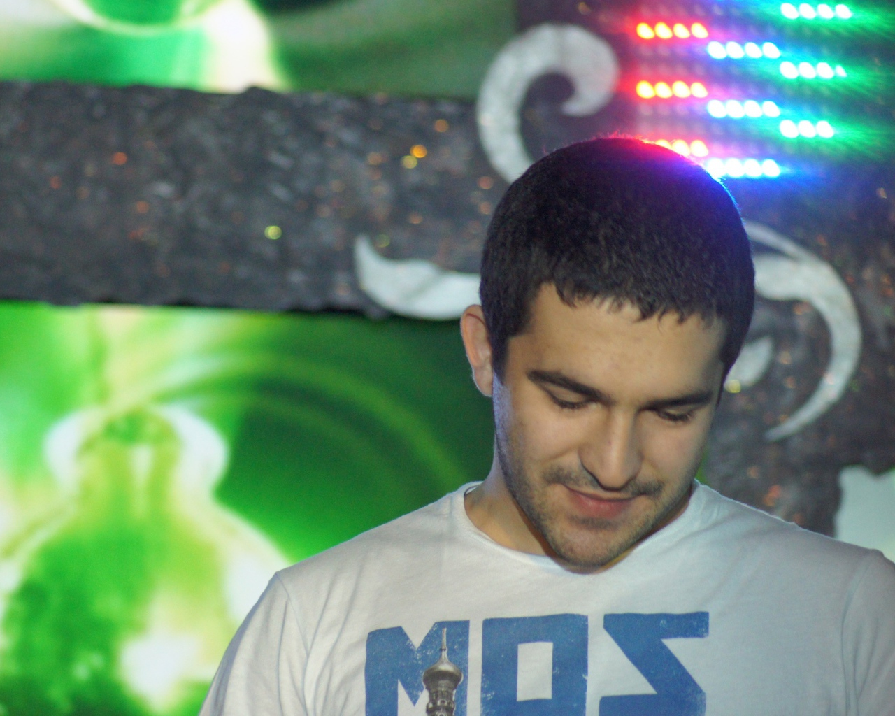 Bahh Tee исполняют песню Крылья