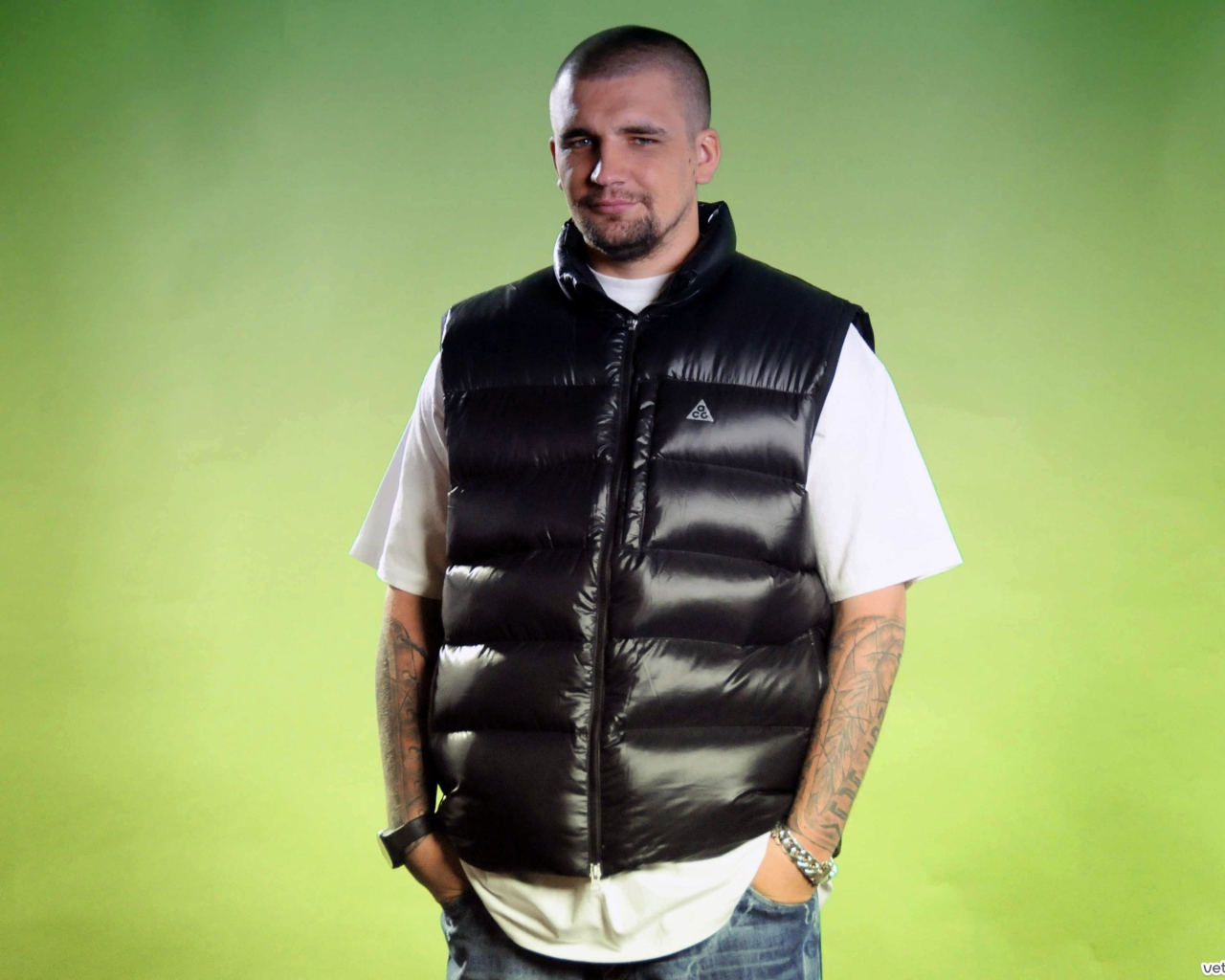 Basta на зеленом фоне