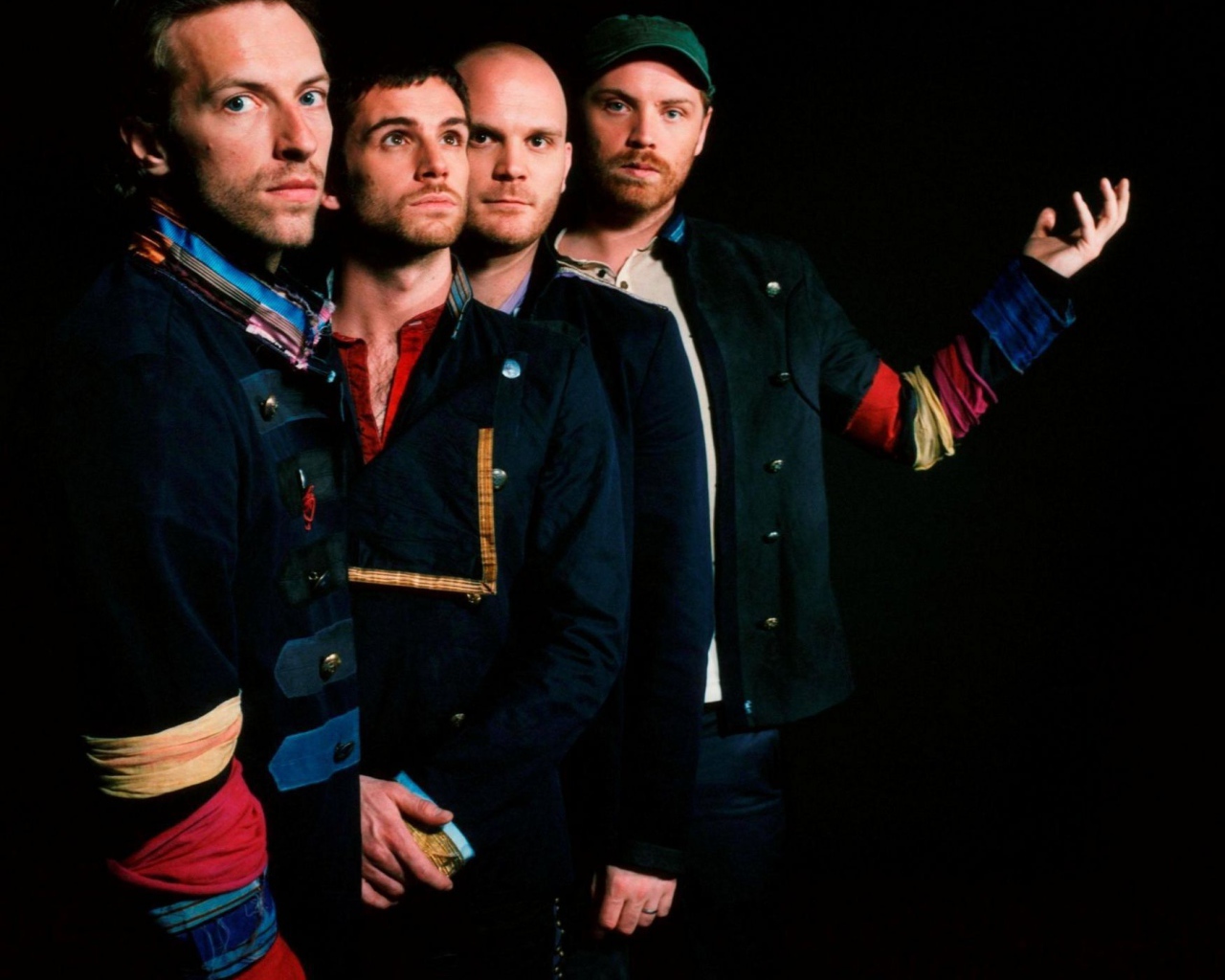 Coldplay в черном фоне