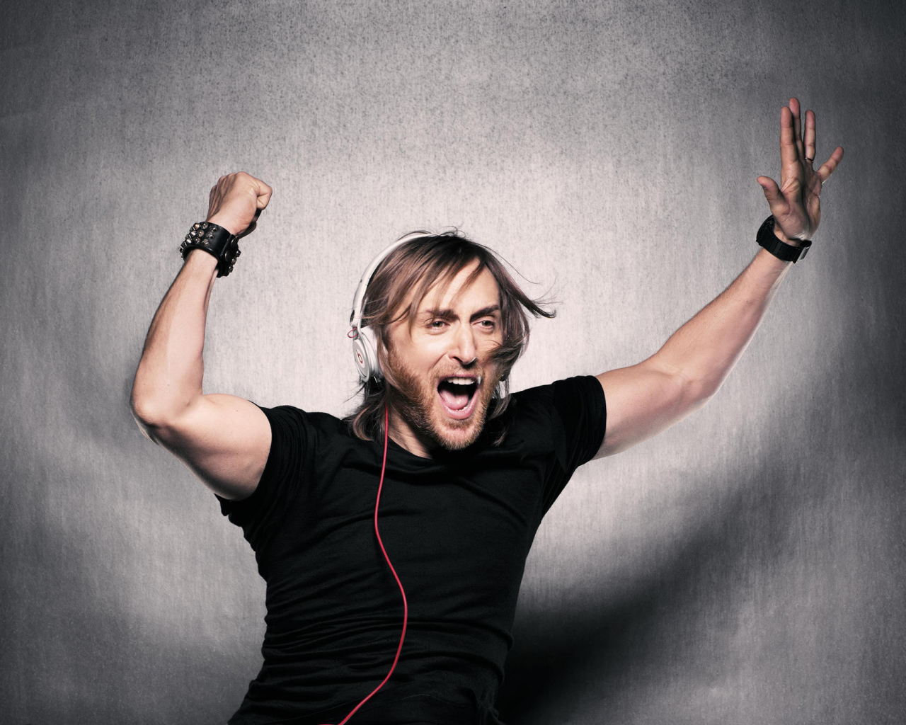 David Guetta в наушниках