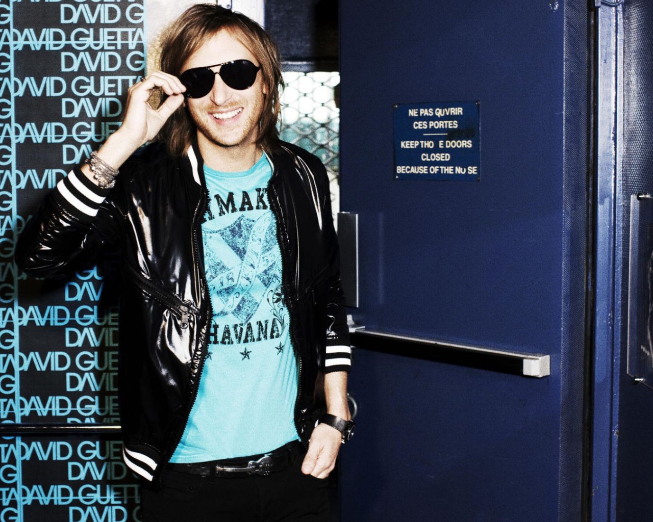 David Guetta в очках