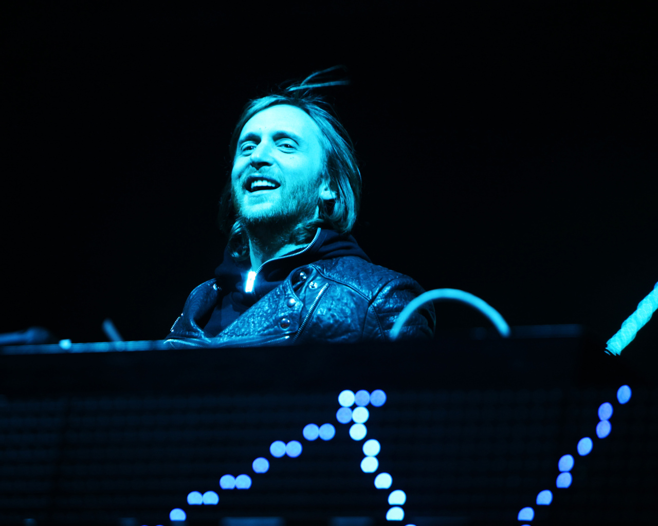 David Guetta смеется