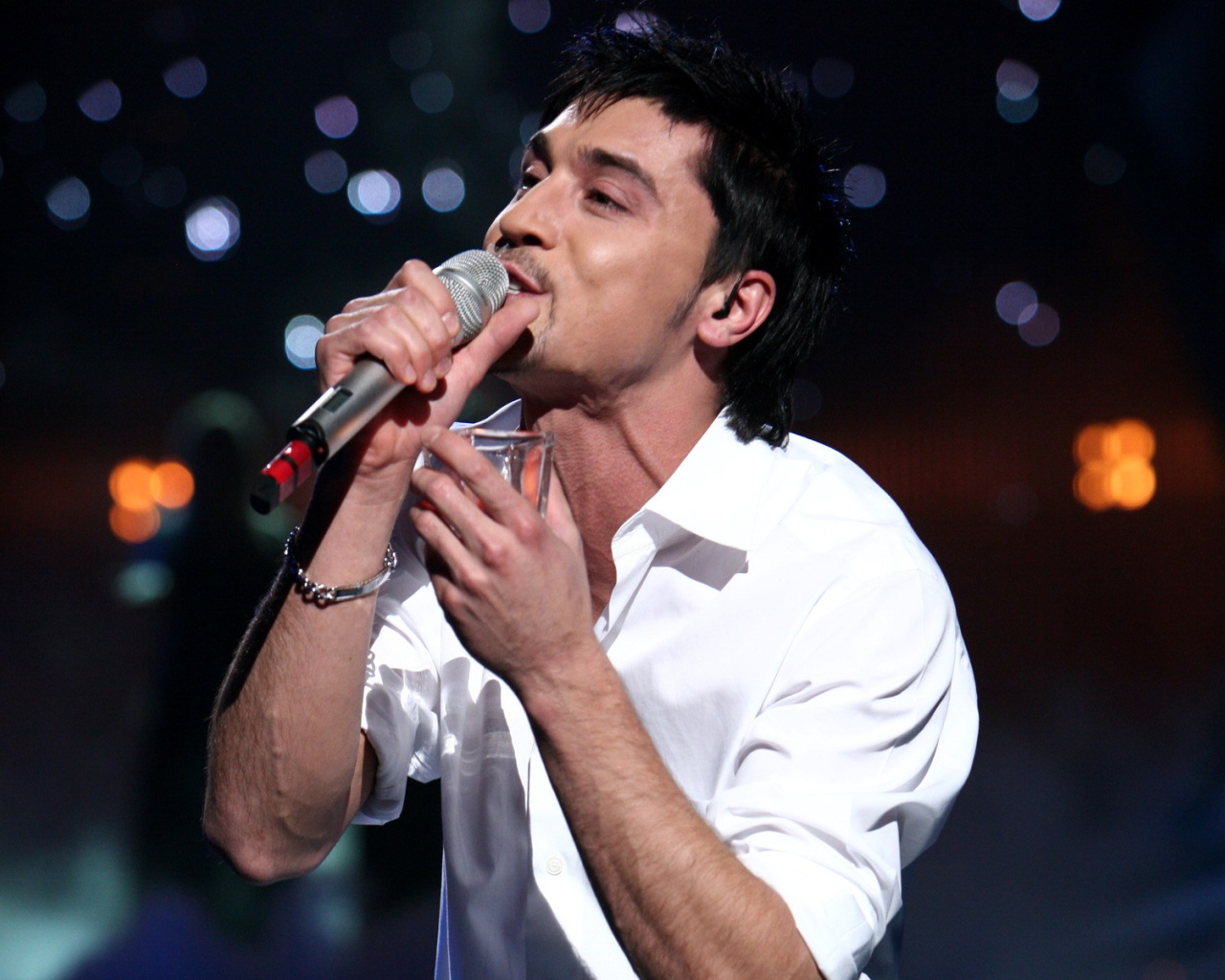 Дима Билан поет песню Малыш