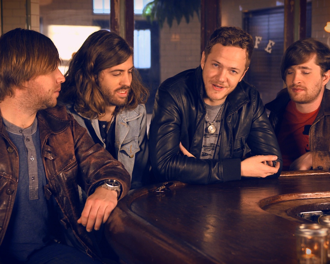 Imagine Dragons: группа в баре