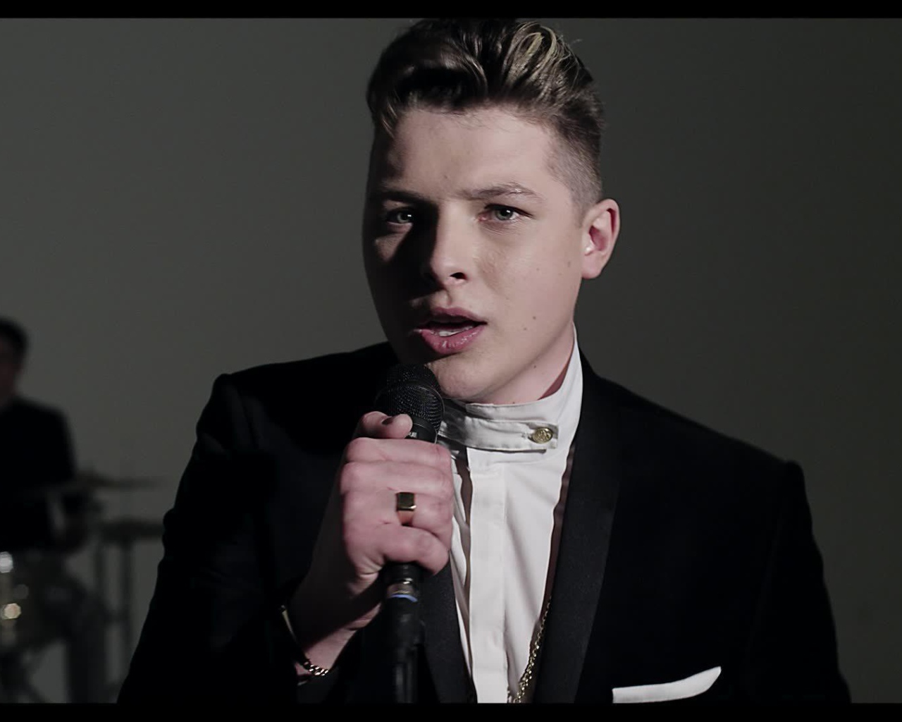 John Newman с песней Love Me Again