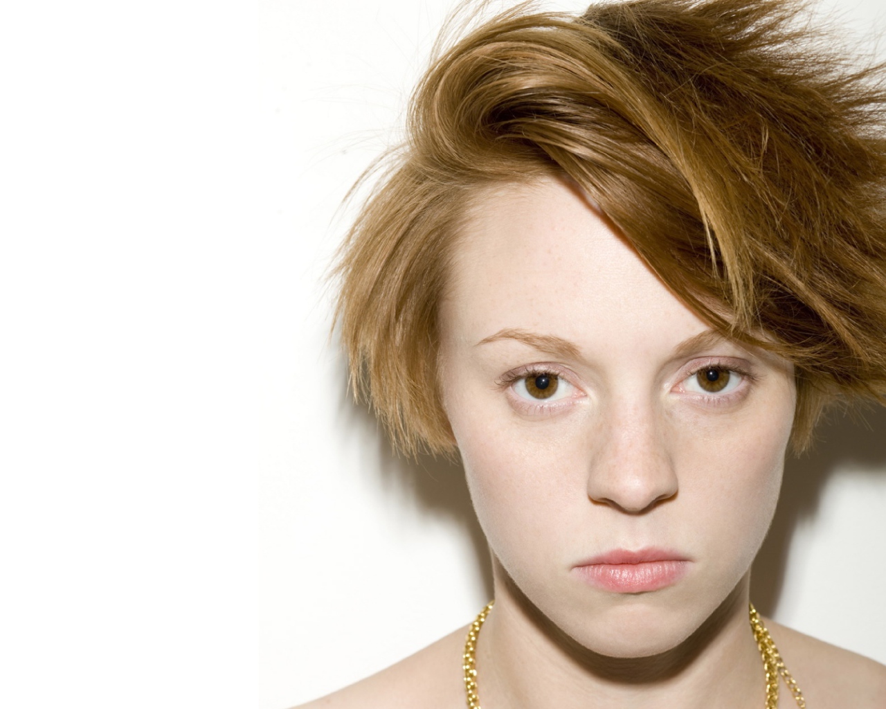 La Roux в сумасшедшей прическе
