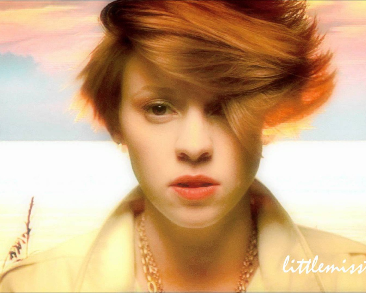 La Roux, недалеко от Солнечного озера