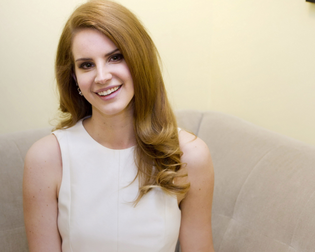 Lana Del Rey очаровательная улыбка