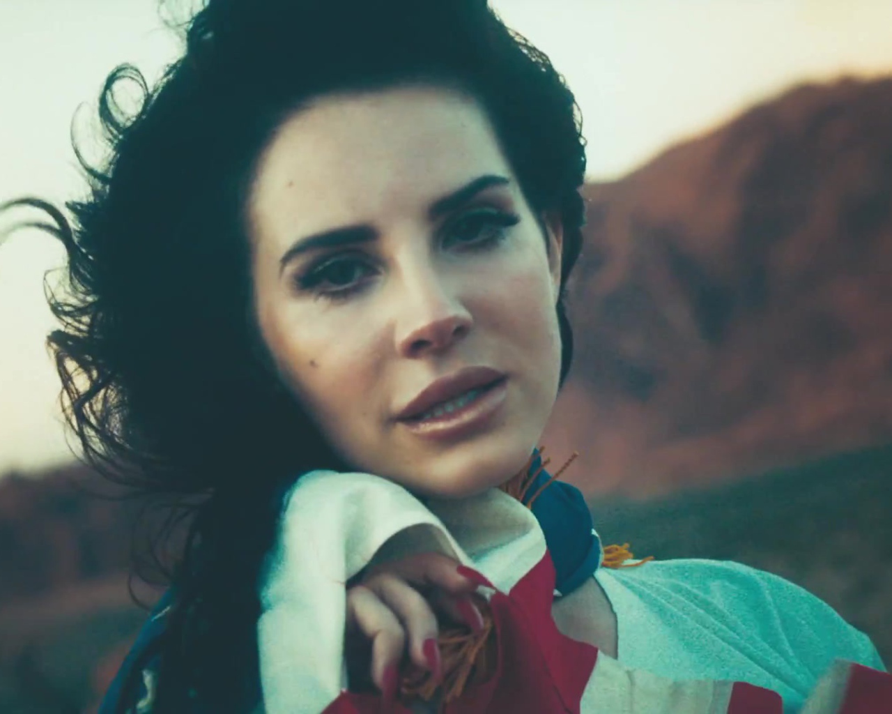 Lana Del Rey на ветру