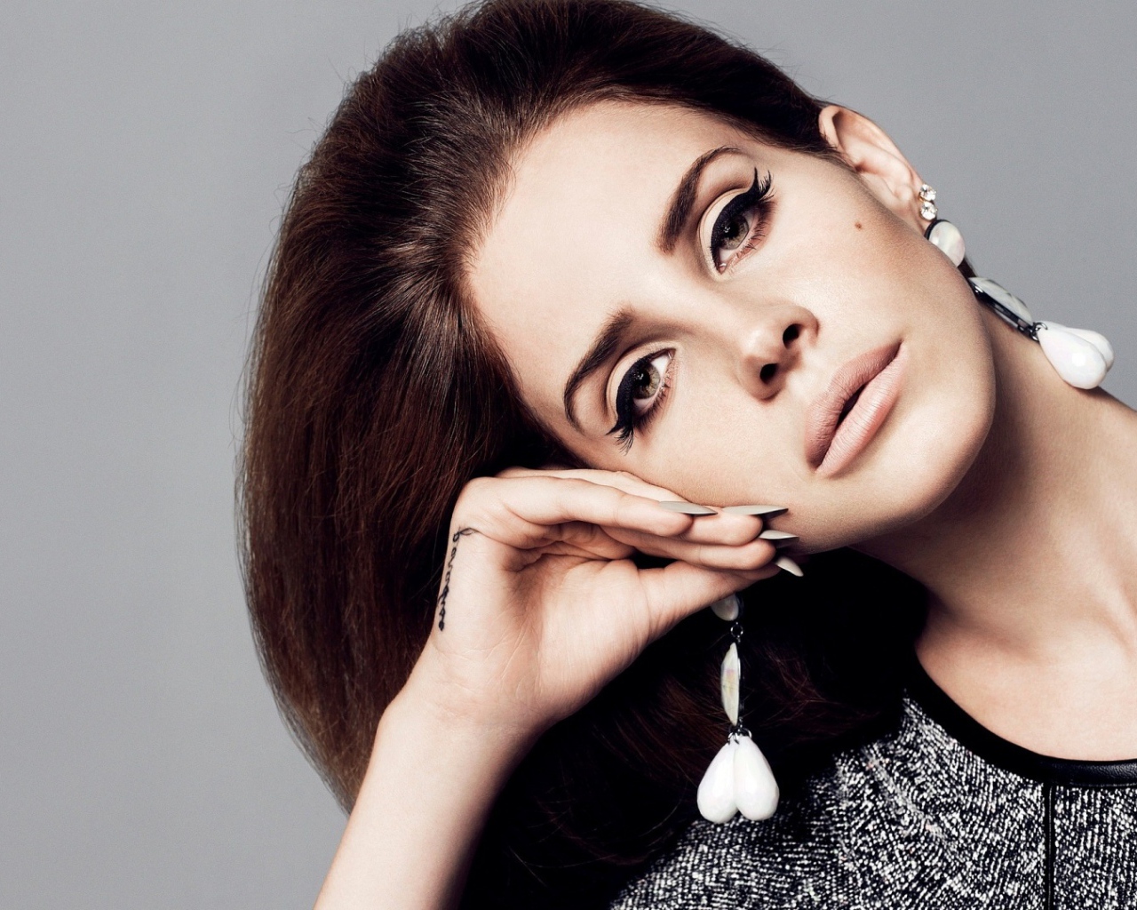 Lana Del Rey позирует для камеры