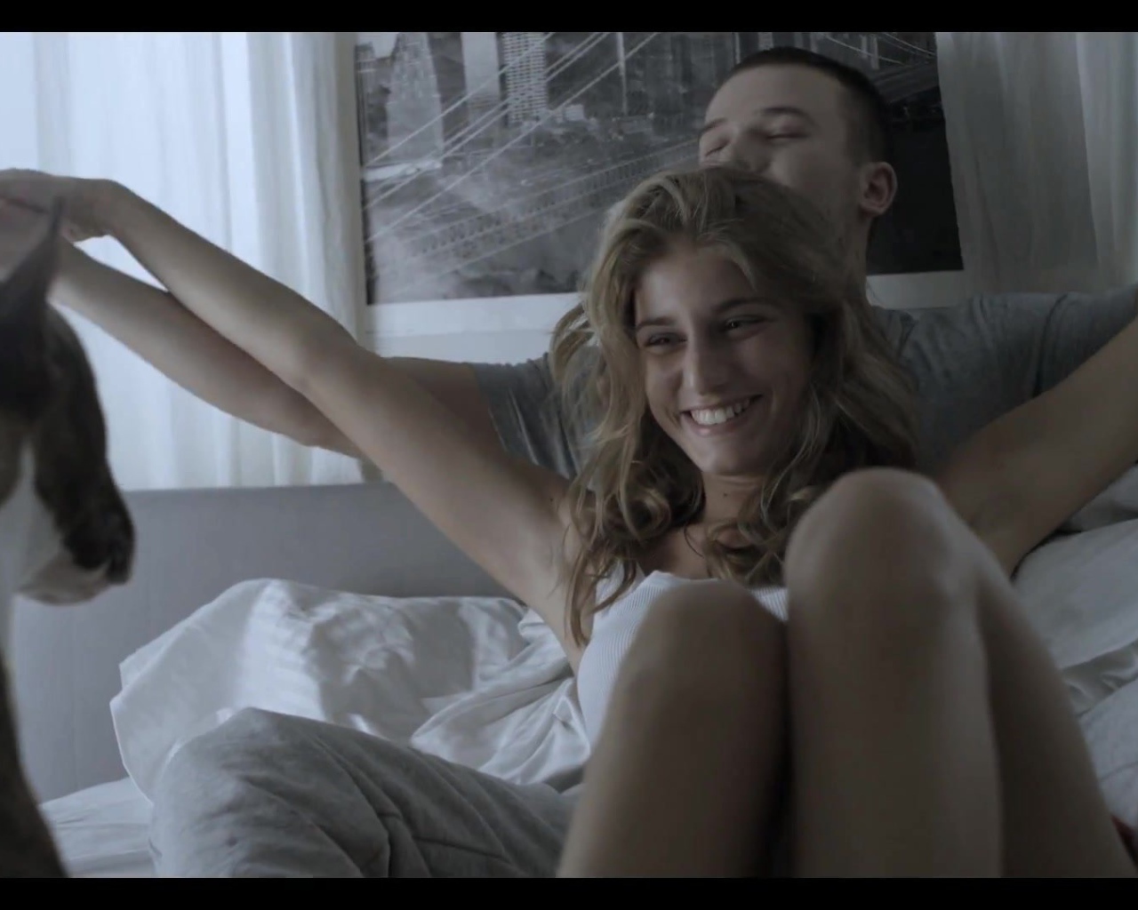 Макс Корж с девушкой и собакой