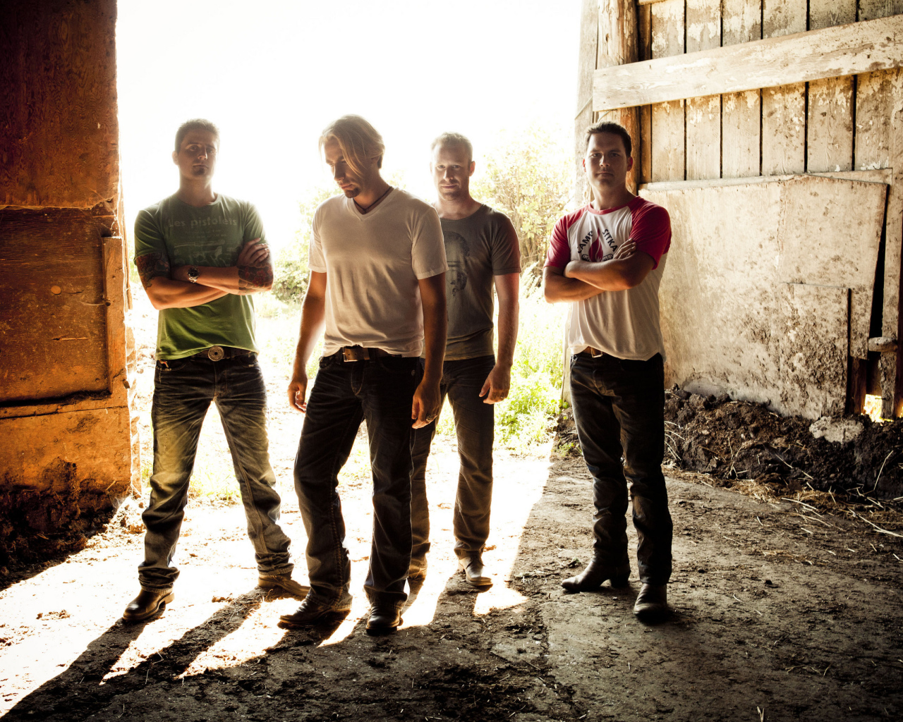 Никэлбек в сарае