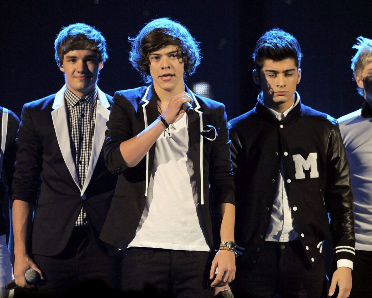 One Direction выступают