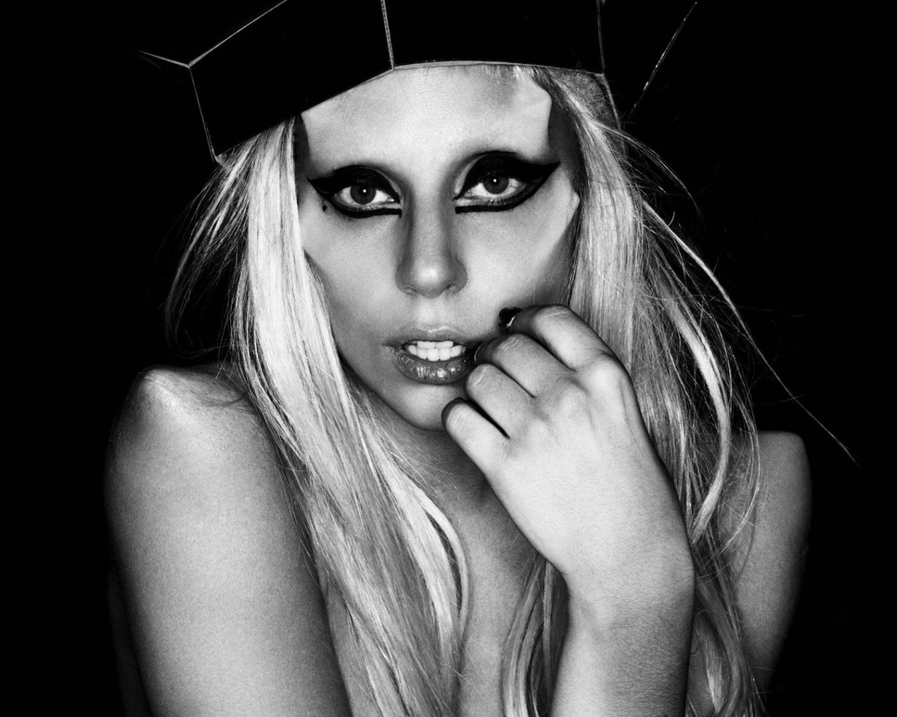 Эпатажная певица Леди Гага, альбом Born This Way