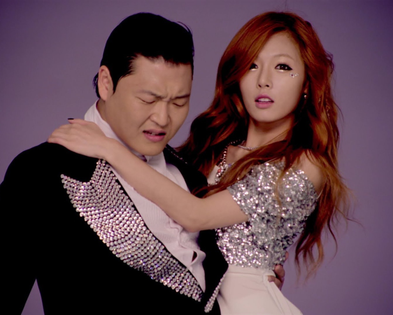 PSY с девушкой из клипа