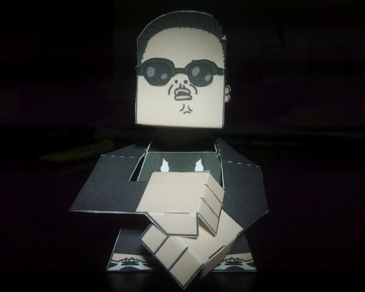 PSY в картонном стиле