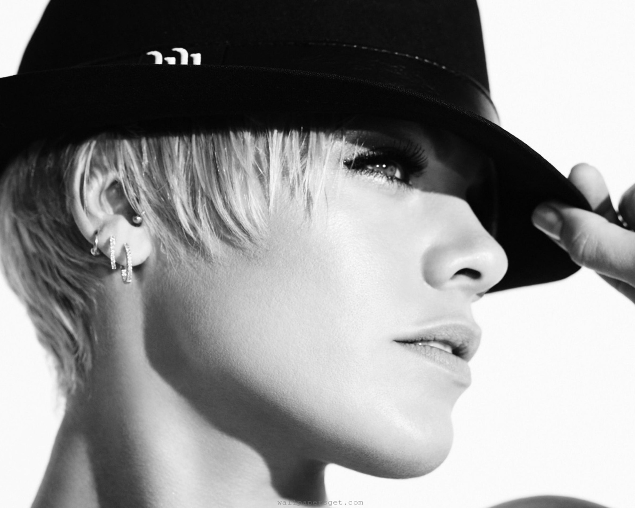 Pink в шляпке