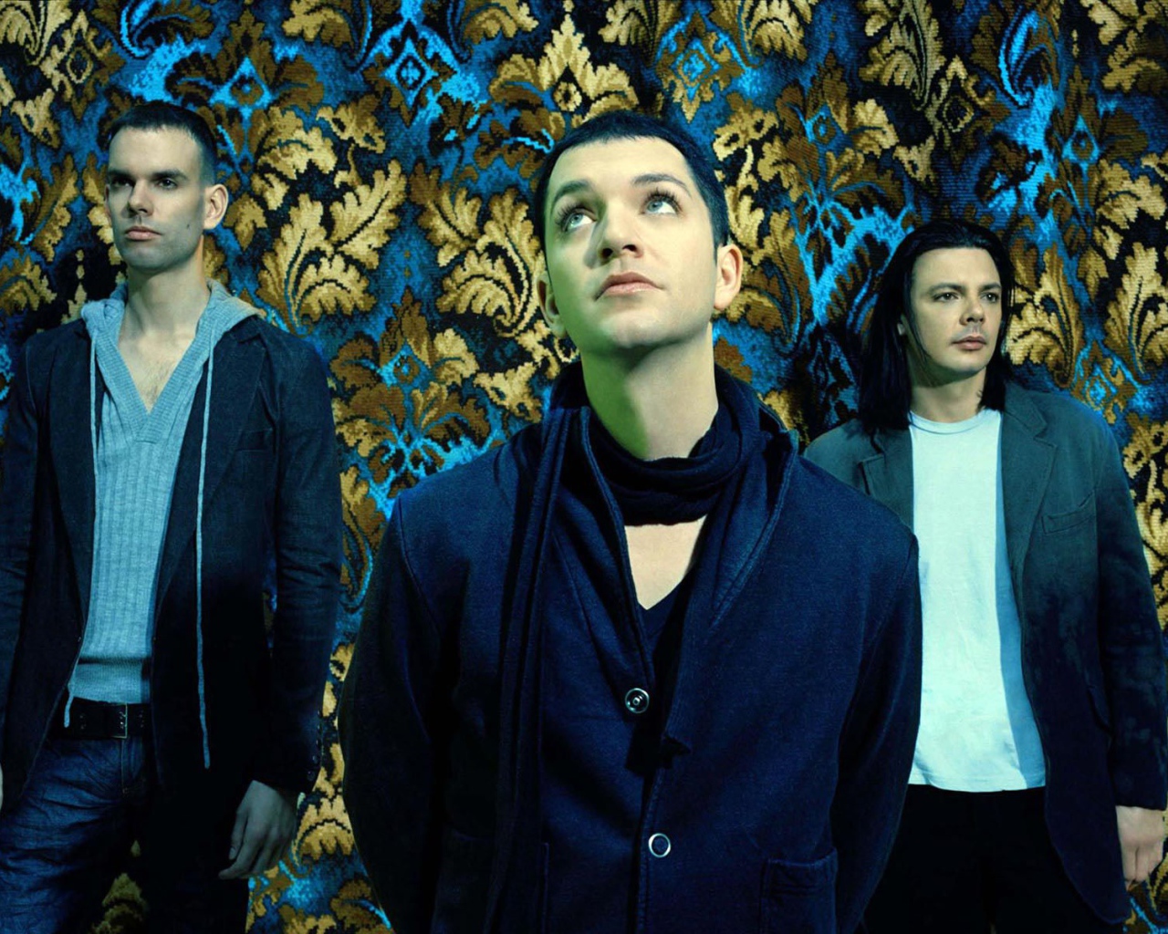 Placebo на разноцветном фоне