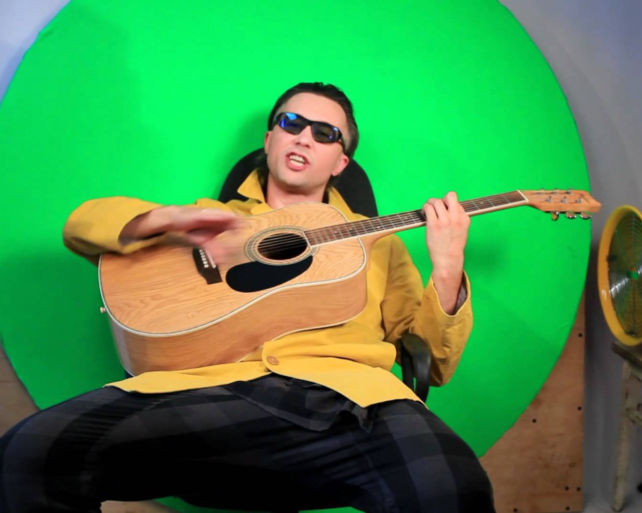 Сергей Бабкин с песней Недотрога