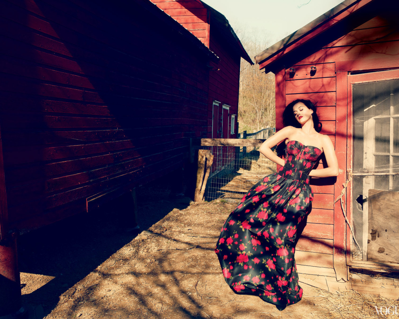 Певица Кэти Перри в красивом платье, новая фотосессия