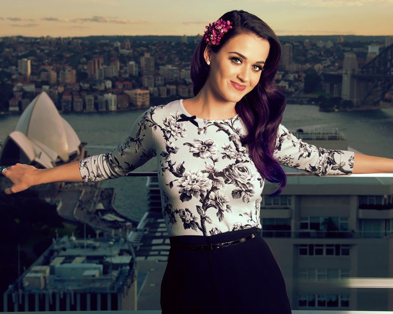 Певица Кэти Перри на фоне Сиднея