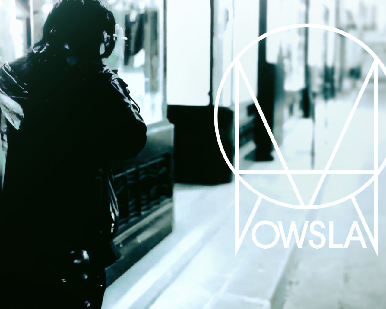 Skrillex идет по улице