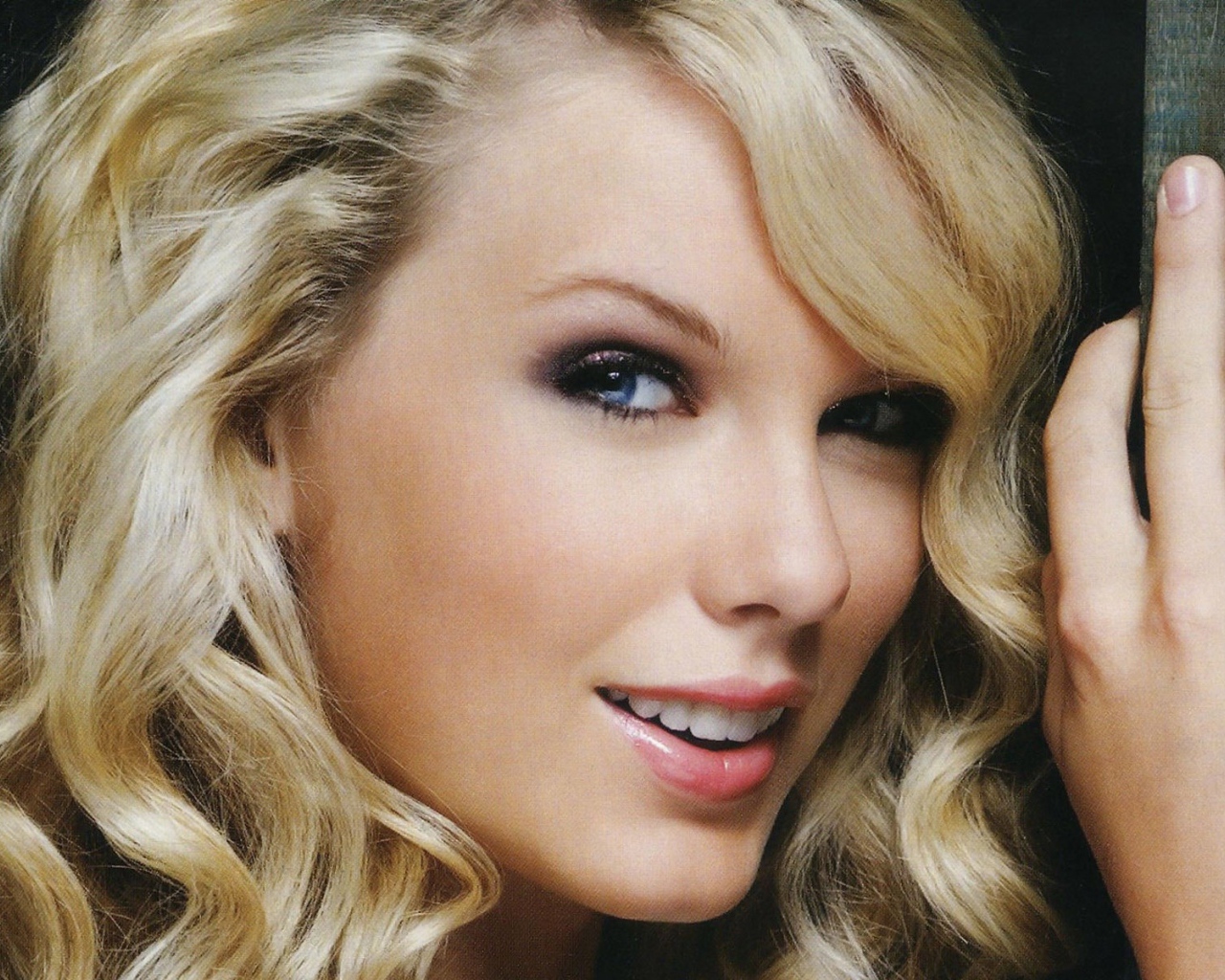 Taylor Swift красивая блондинка