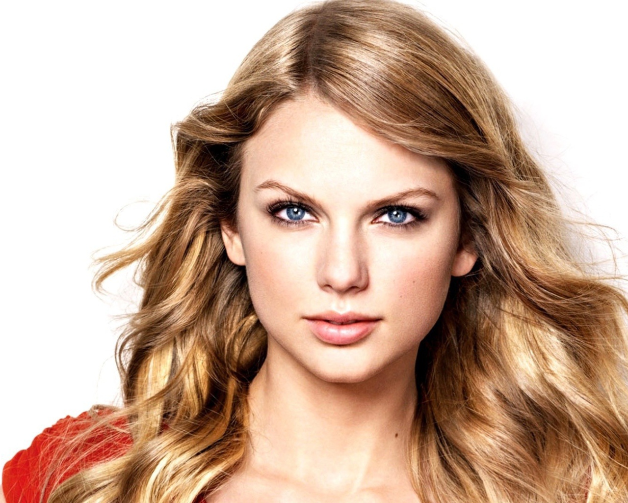 Taylor Swift большие голубые глаза