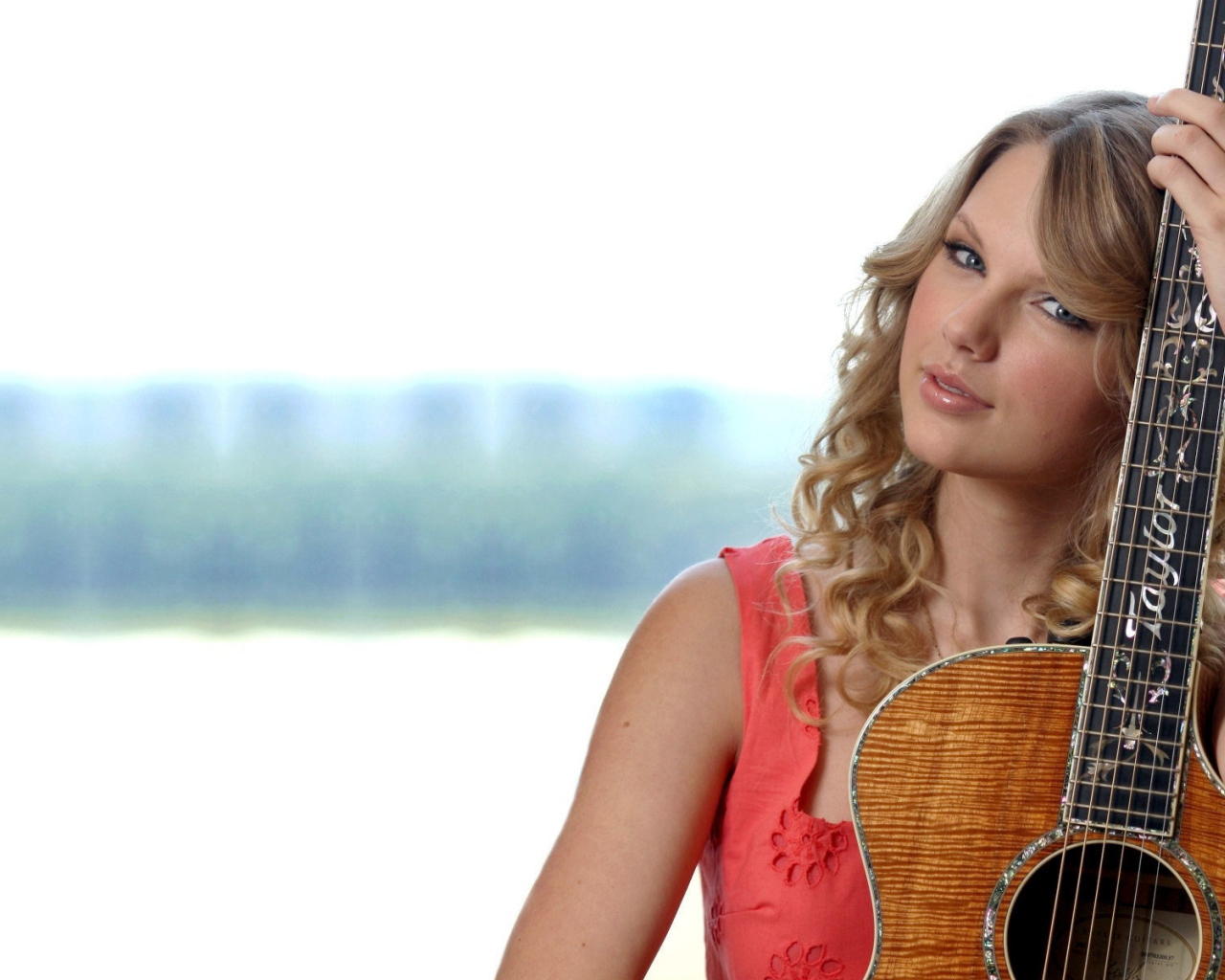 Taylor Swift на пляже