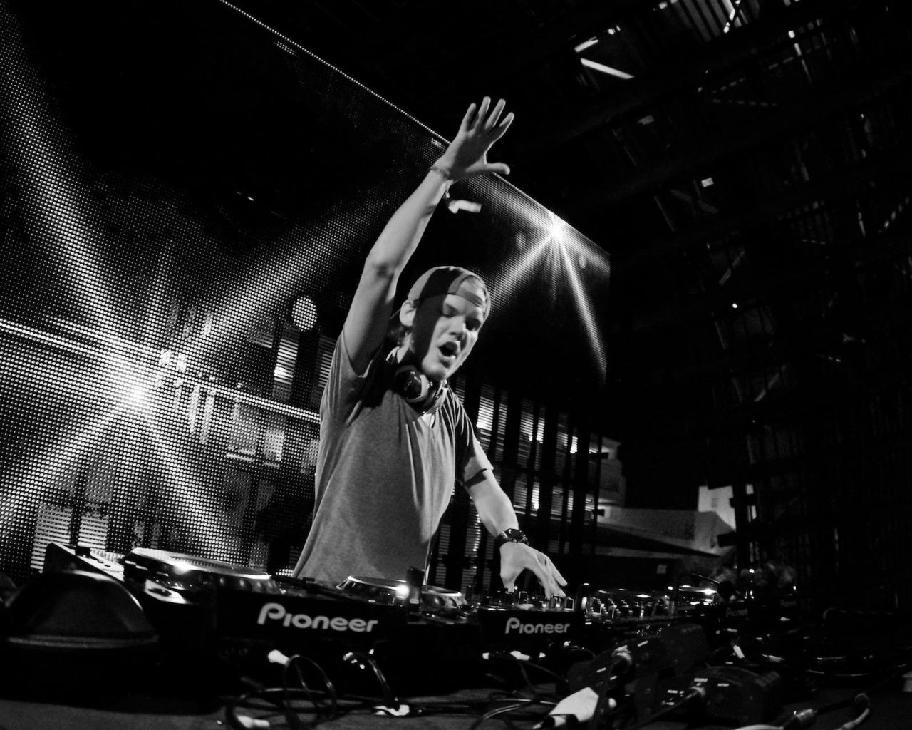 Avicii у пульта