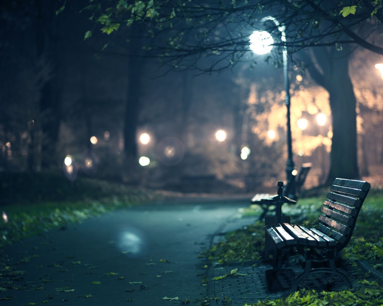 Скамейка в парке