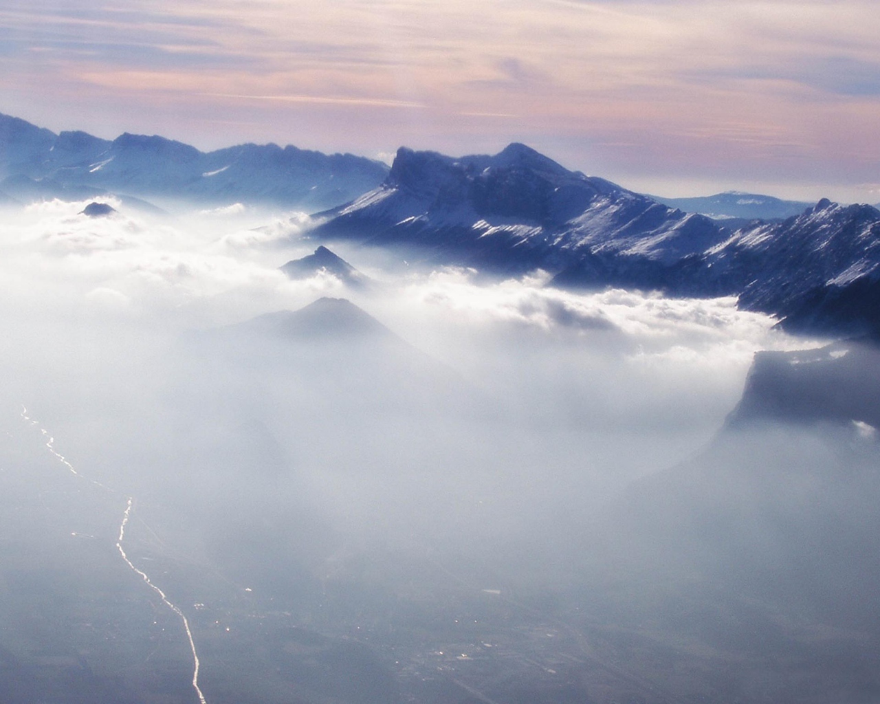 Горы туманом плену