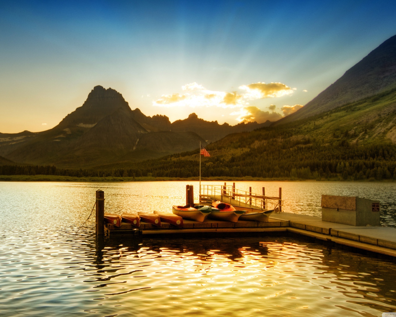 Лодки у озера