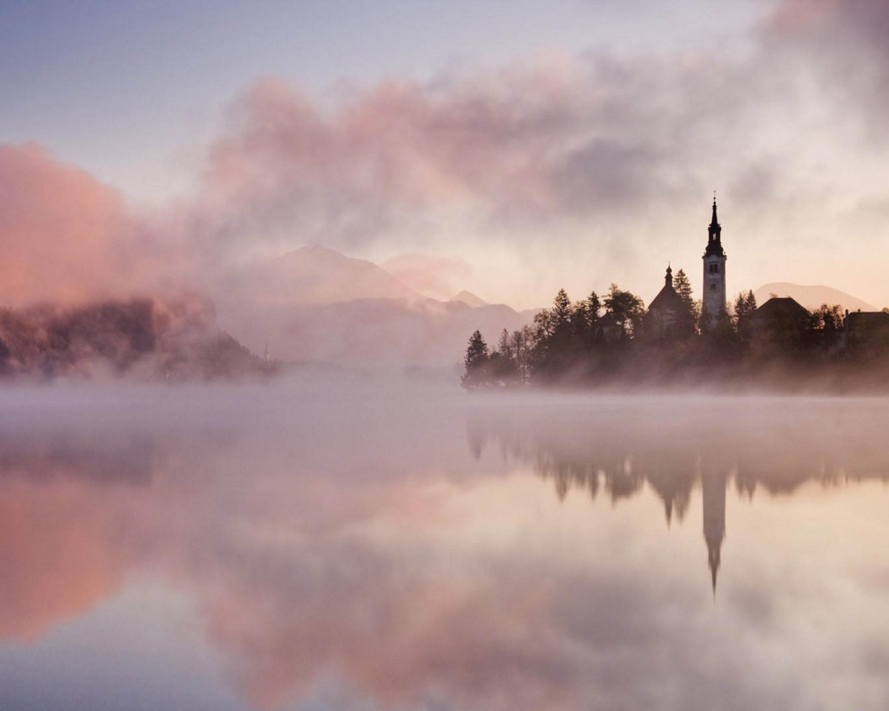 Туман над озером