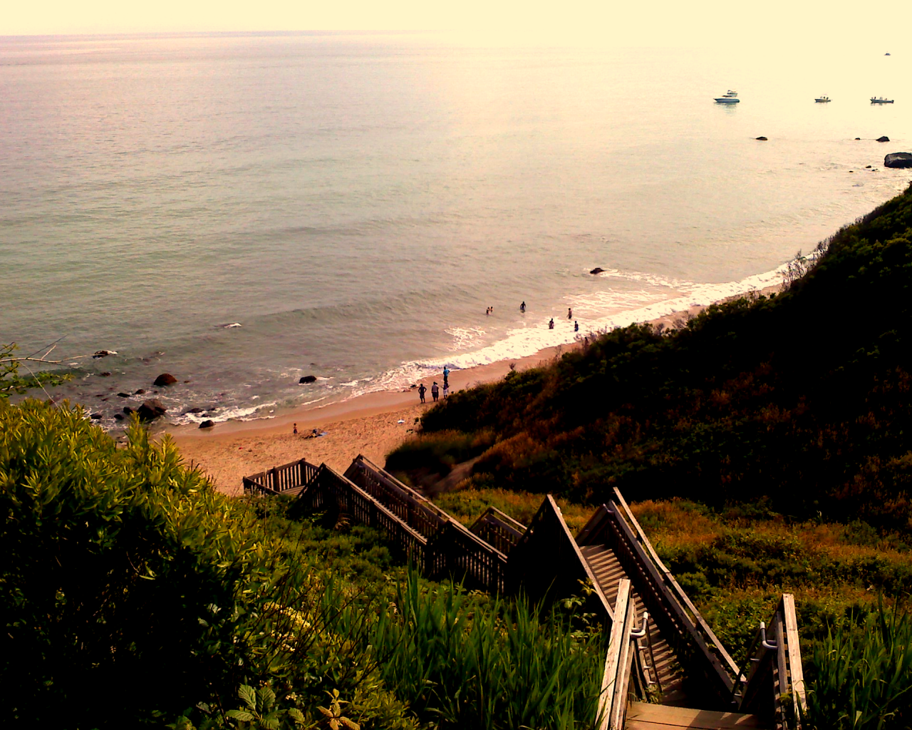 Лестница для спуска на пляж