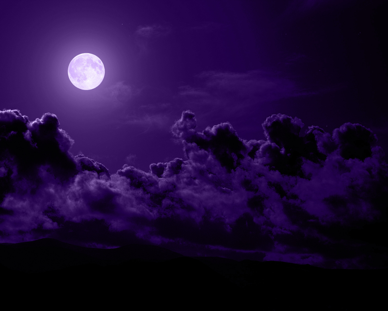 Луна на фиолетовом небе